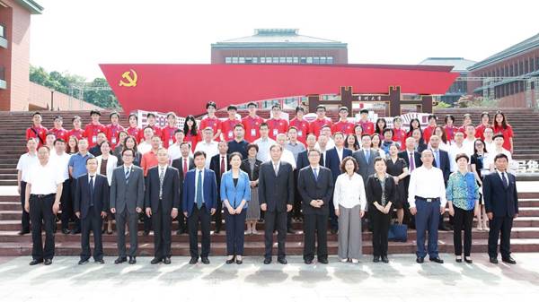 ttps://www.kluniv.edu.cn/__local/7/4F/85/258970FC6DAA0D4E288016BB86D_621D8BD7_1EA2D.jpg