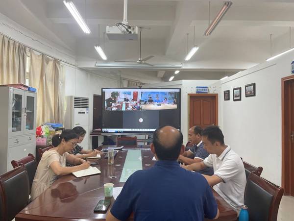 https://www.kluniv.edu.cn/__local/A/AE/DF/0ACEBB0B276A59635B5D8F5CABC_50972F1D_190B3.jpg